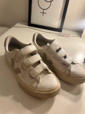 Veja skor  - Säljer mina älskade veja skor då jag aldrig använder dem längre, jättebra skick! 