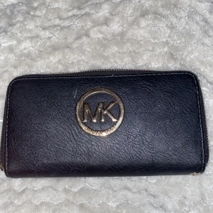 Michael Kors - Michel Kors Äkta har ej denna är äkta användet detta  bara tre gånger helt ny