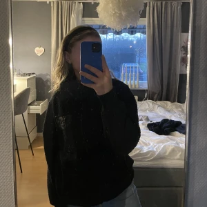höstjacka  - Mysig höstjacka perfekt till hösten då den är fluffig och varm. 
