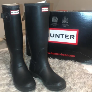 Stövlar - Hunters stövlar lång modell. I nyskick, bara provade en gång. Org låda följer med! 