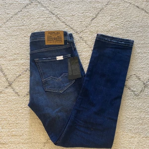 Replay jeans - Ett par helt nya sköna replay jeans| skick 10/10 oanvända alla taggar kvar| strl 30/30| nypris 1500 vårt pris 549| hör av dig vid frågor eller funderingar🤗