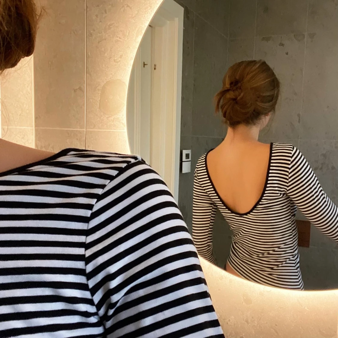 Randig tröja med u-ringad rygg🌟 - 91