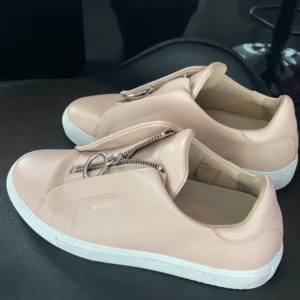 Axelarigato skor - Säljer mina jätte fina arigato skor💕 väldigt bra skick