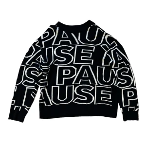 Stickad sweatshirt - Köpt från H&M, (inte grovt stickat) är i storlek L men sitter mer som XL. Skick: 10/10! Skriv om du har frågor eller vill se fler bilder!