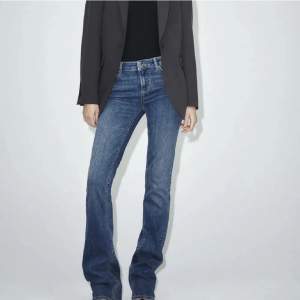 Säljer nu dessa as snygga Zara Jeans som är low waist. Säljer pga att dom blivit förstora tyvär (små i strl). Helt slutsålda och finns inte längre på hemsidan💕😜 