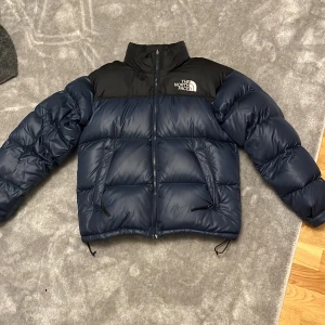 North Face Nuptse  - North Face Nuptse Jacka Bra skick Använd kanske 5 gånger