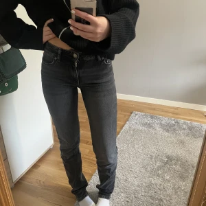Jeans - Jeans från zara. Dem kommer inte till användning och börjar bli för små för mig och därför säljer jag dom☺️