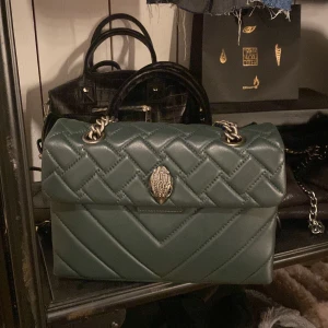 Kurt Geiger Väska - Intressekoll på min jätte fina väska från Kurt Geiger, den är i superbra skivk❤️‍🩹