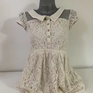 Vintage kort klänning/tunika i spets 