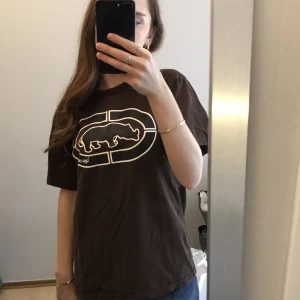 Eckö unlimited  - Säljer min eckö unlimited t-shirt som va väldigt populär på 90-talet