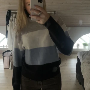 Stickad tröja🖤 - Kommer inte till användning använd gärna köp nu🖤🖤