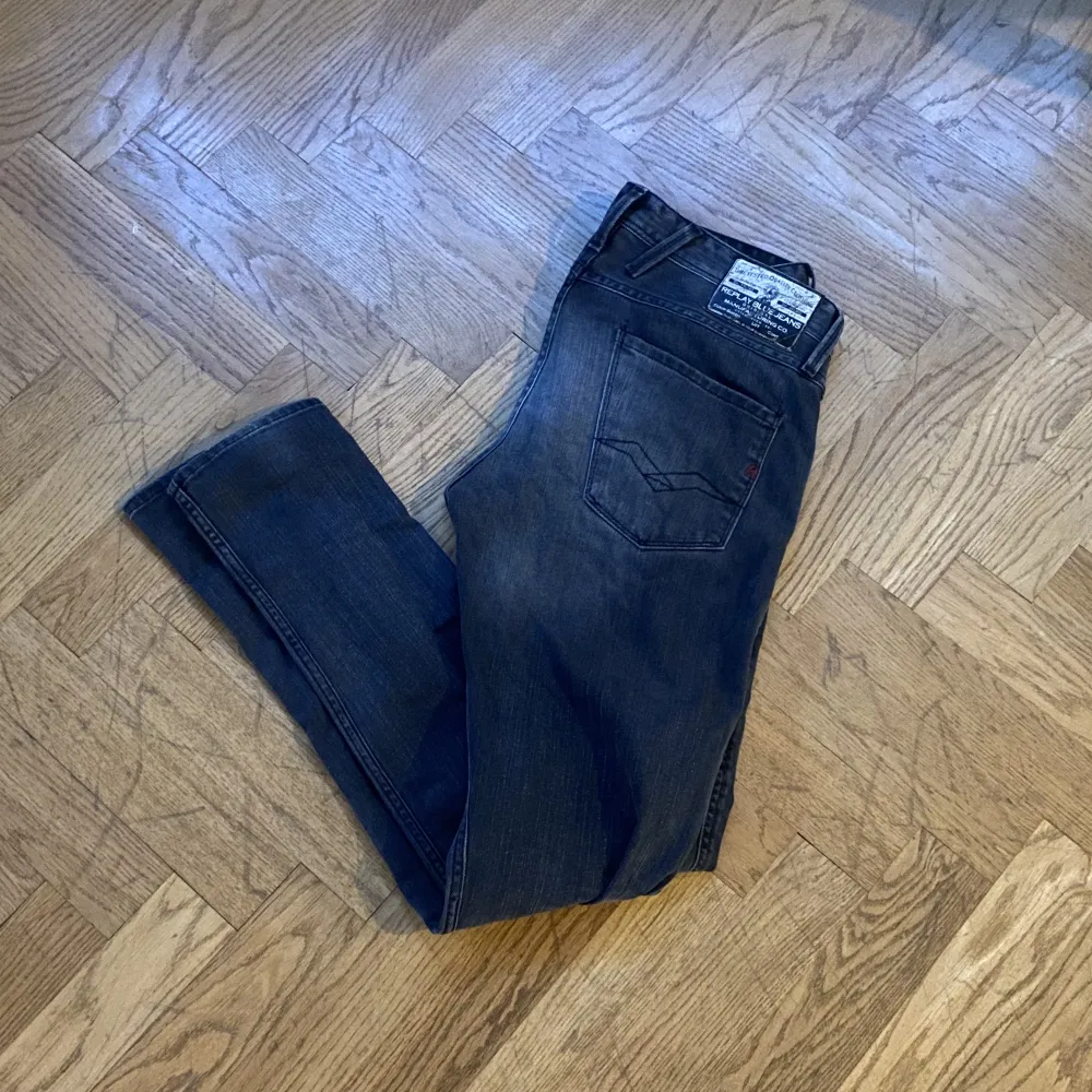 Snygga Replay Anbass jeans i storlek 30/32. Nypris 1800kr, säljer för 499kr.. Jeans & Byxor.