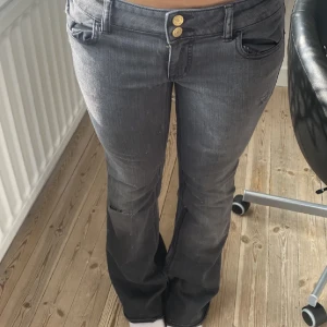 Low waist jeans - Säljer dessa jeans, aldrig använda storlek S/36