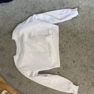 Basic tröja - Jätte skönt material, croppad💕