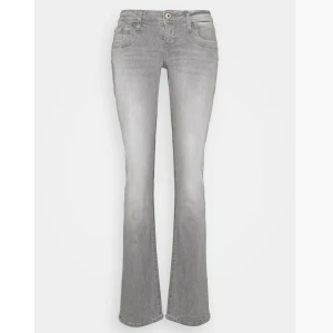 Ltb jeans - Säljer mina superfina ltb valerie jeans eftersom de är för stora för mig och inte kommer till användning. Skriv för fler bilder!  Nypris: 829kr