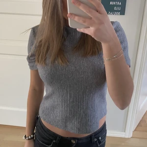 Topp - Säljer denna mjuka topp från zara i str xs-s!