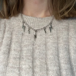 Blixthalsband ⚡️  - Super fint blixthalsband, i fint skick. 