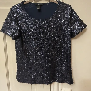 festtop - snyyggg festtop från H&M som aldrig använts! 