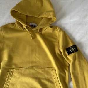 STONE ISLAND - Tröja, stl. XL, Herr Nypris: 3500kr Skick: 9/10 Storlek: XL Pris: 2000kr