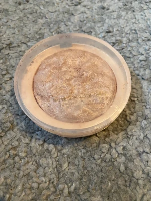 Highligter - Super super fin, men använder aldrig har massa andra. Har rensat mitt rum så finns massa saker i min profil!💕