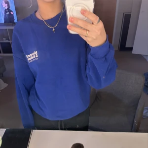 Sweatshirt från Gina  - Jättefint skick, ser knappt använd ut. Säljer då jag har ledsnat på den 