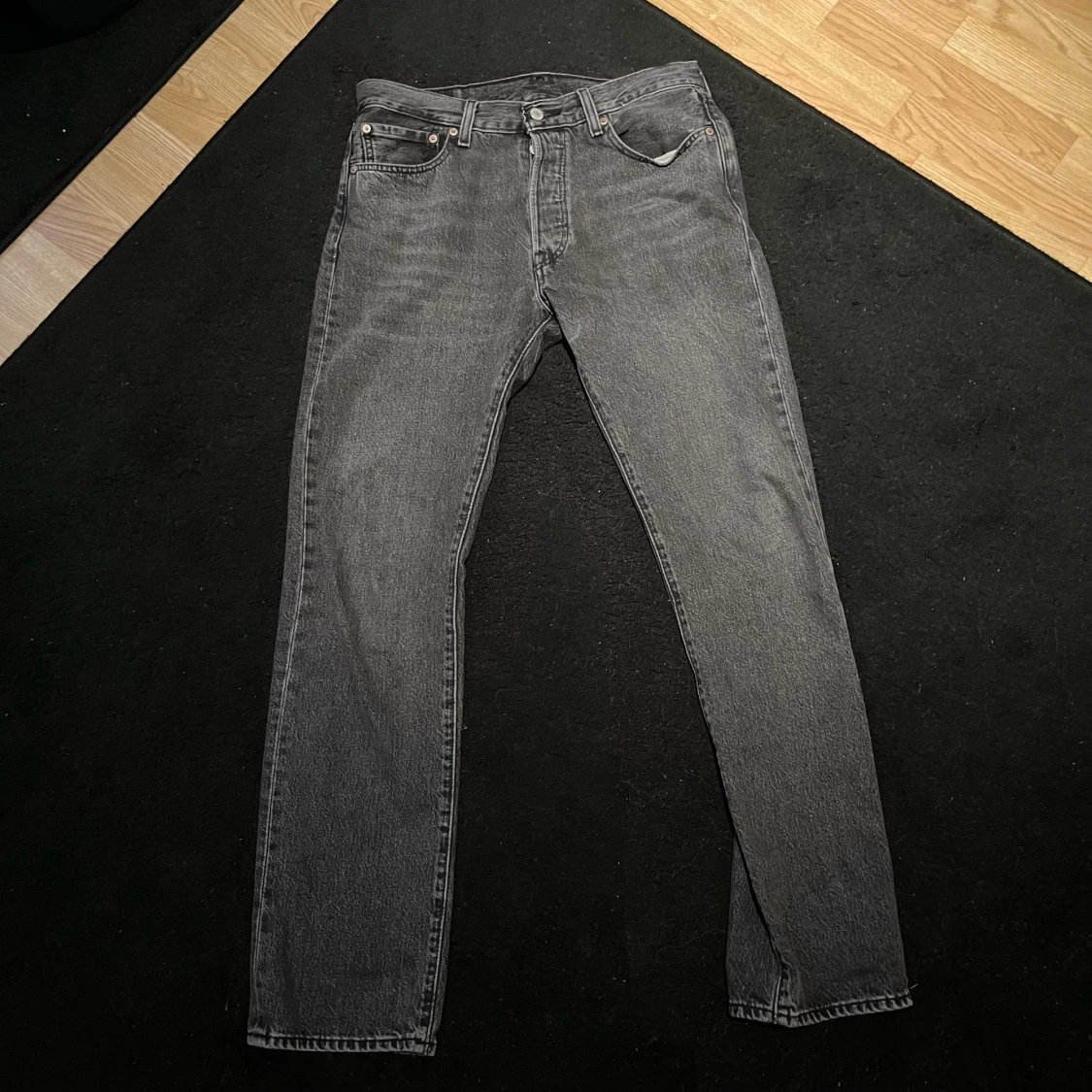 Levi’s 501 mörk gråa - 90