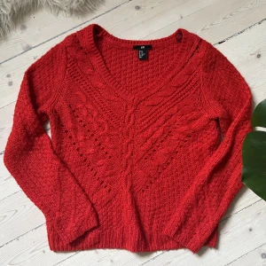 Röd Stickad tröja  - Vacker röd stickad tröja ❤️