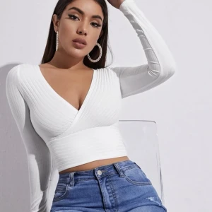 Topp!!🩷🫨 - Super snygg topp ifrån shein!! Aldrig användt säljer för att den inte kommer till användning!!!🐙🥰🤩🩷