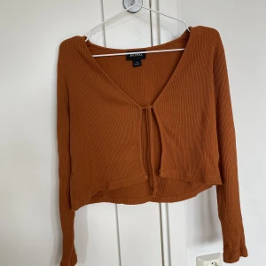 Kofta 🧡 - Fin kofta från monki, i mycket bra skick. 