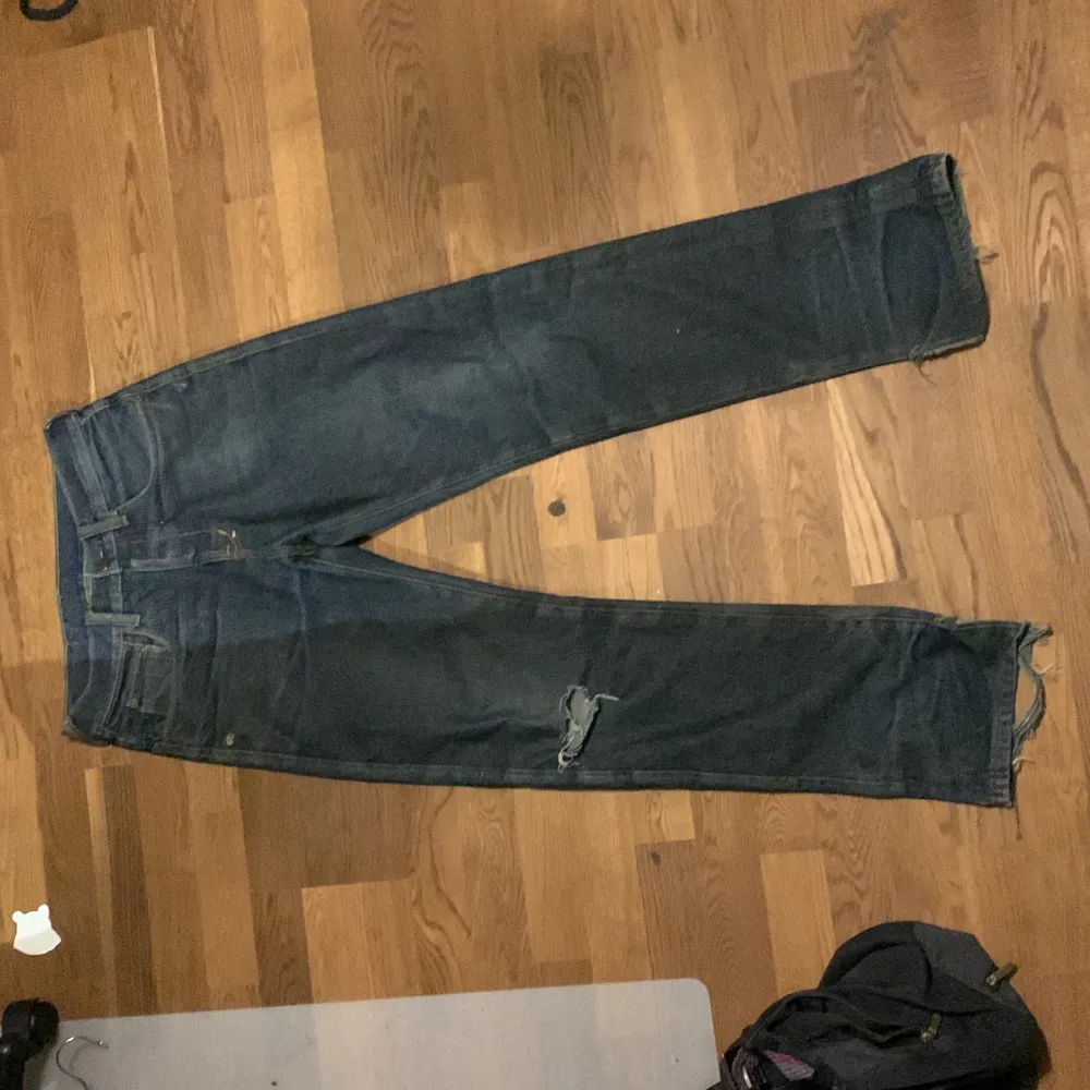 Säjer för jag börjat byta stil och inte använt dom på senaste Litet hål i knät å lite heel bite DM för mått elle fler frågor. Jeans & Byxor.