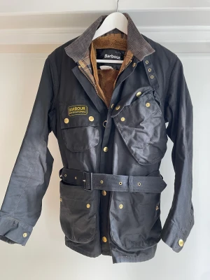 Barbour international  - Klassisk Barbour motorcykeljacka Storlek är brittisk 38, Eu 48