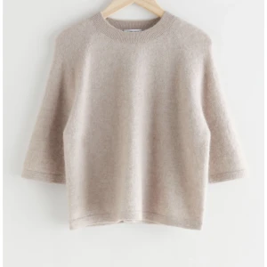 Other stories tröja - Intressekoll! Snygg trekvartsärmad tröja från & other stories, helt slutsåld. Nypris 700💗