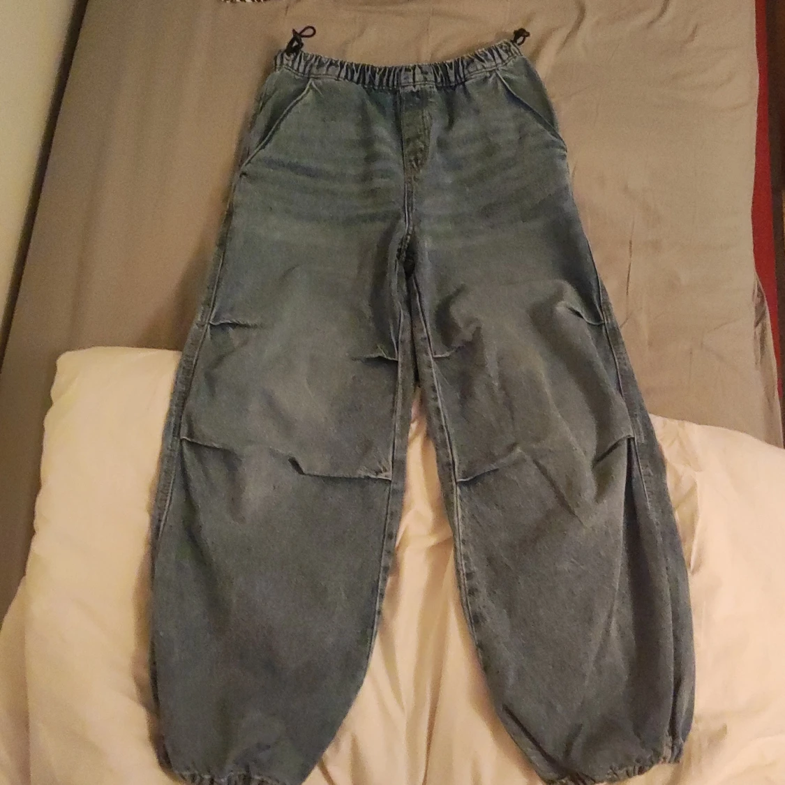 Det är jätteskönt och man kan röra sig i dom det är inte kallt  - 90