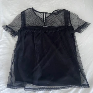 Topp! - Jättesöt topp som jag aldrig använt!! Den är i xs men passar även mig som använder S 💕