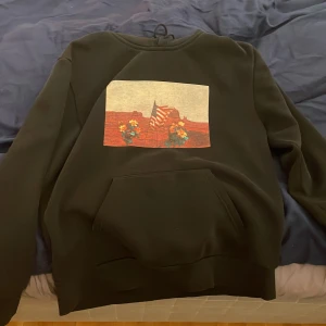 Carhartt Hoodie - Säljer min Carhartt Hoodie för att den är för liten. Originalpris 999 kr Strl S men passar M