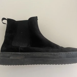 Cloyd Chelsea Gant boots - Chelsea gant boots. Använts fåtal gånger, skick 9/10. Storlek 44. Mitt pris  500 kr,orginalpriset 1899 kr. 