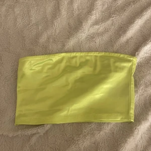 Linne / topp - Gul/grön neon linne. Har aldrig använts🥹 