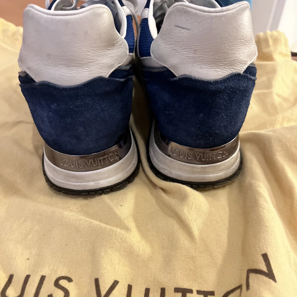 Louis Vuitton Run Away trainers - 90