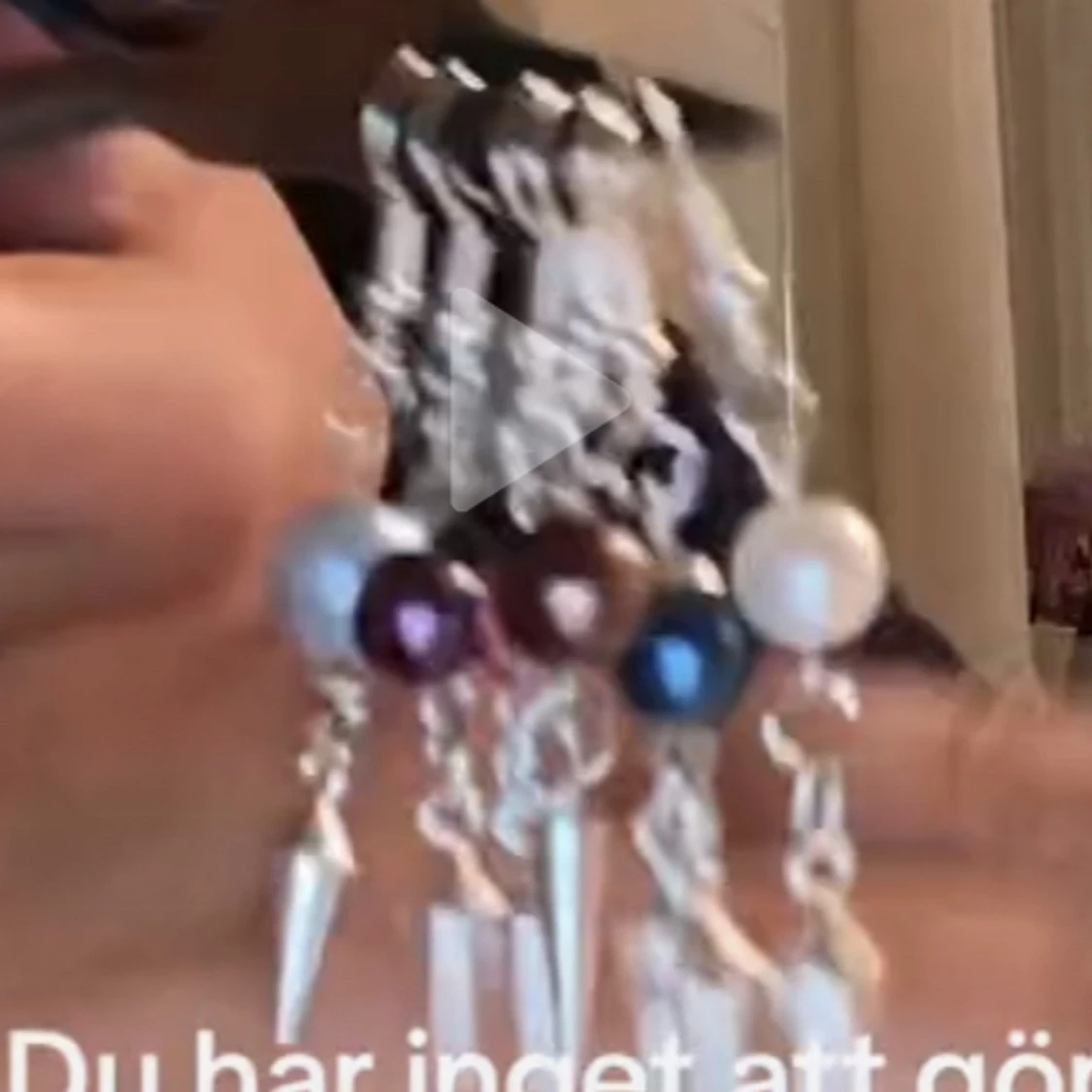 Väldigt snygga nit örhängen med fina pärlor på🤩 - 90