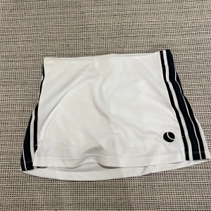 Björn Borg  - En oanvänd Björn Borg paddel kjol( är short under så du har täckning) som inte säljs nån mer💞
