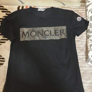 Moncler t shirt nyskick 