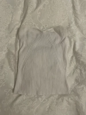 Tubtopp - Vit tubtopp från lindex! Använd en gång!❤️❤️