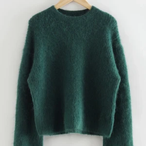 Stickad tröja - Grön stickad tröja från other stories. Helt ny. Oversized. Original pris 1500kr