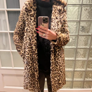 Faux fur coat  - Faux fur coat från Zara i animal print. Fint skick 