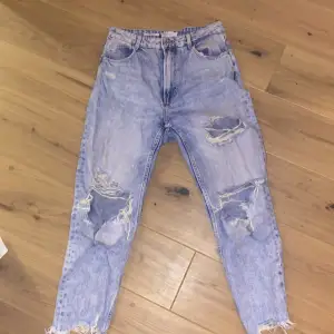Boyfriend jeans med hål