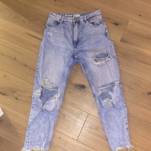 Boyfriend jeans - Boyfriend jeans med hål