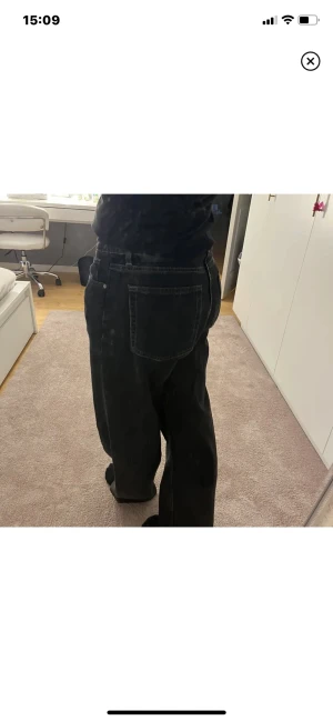 Baggy jeans  - Ett par snygga lågmidjade baggy jeans från carlings i märket Vailent, i storlek S💞köpta här på plick så inte mina bilder, ny skick! Pris går att diskutera 