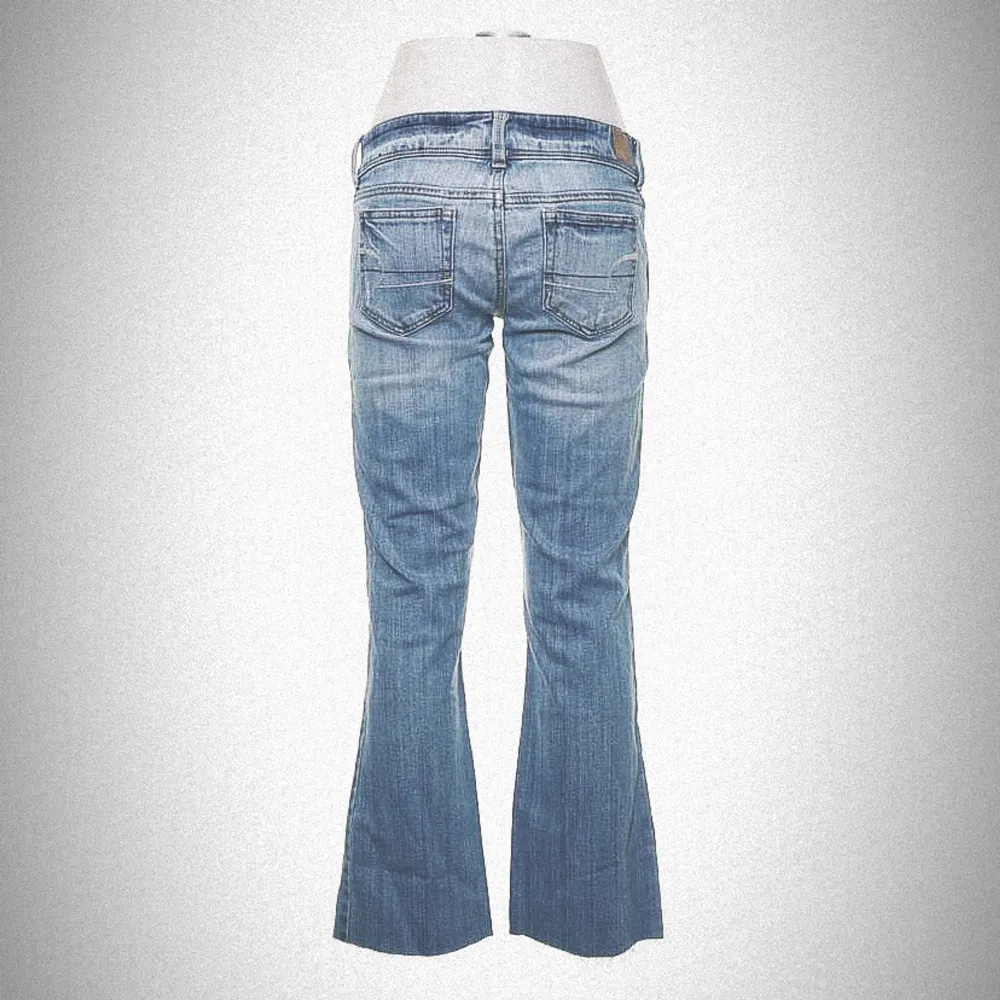 Skitsnygga American eagle bootcut jeans som tyvärr inte kommer till användning, hör av er vid frågor!🩷. Jeans & Byxor.