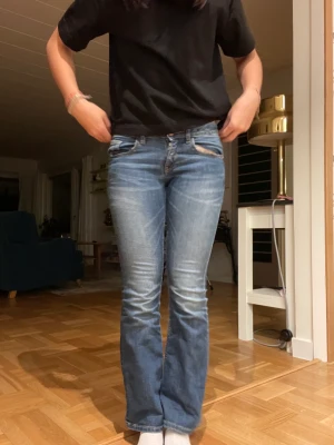 Lindex jeans - Säljer dessa jeans från Lindex för de kommer inte till användning längre, är i jätte bra skick och har inga defekter