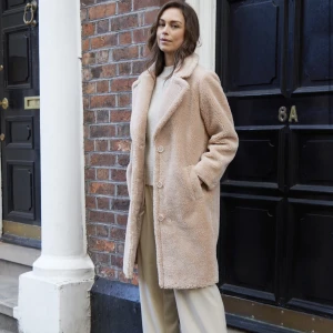 Teddyjacka från Threadbare - Helt ny Teddyjacka från Threadbare. Riktigt gosig och varm. Sitter som på första bilden. 